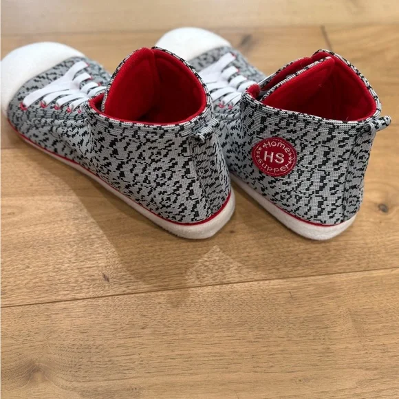 🏠 Sneaker-Style House Slippers - Houndstooth Pattern 🏠 - Picture 4 of 5